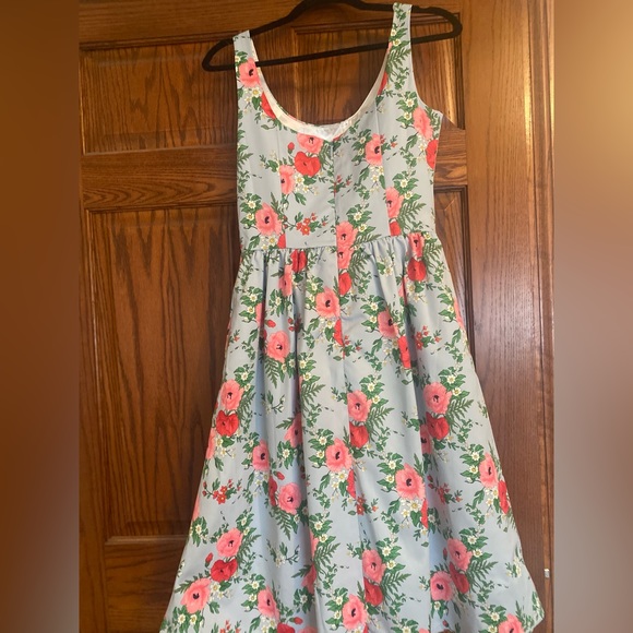 Small A-line soft blue and floral dress with pockets! - Picture 4 of 7
